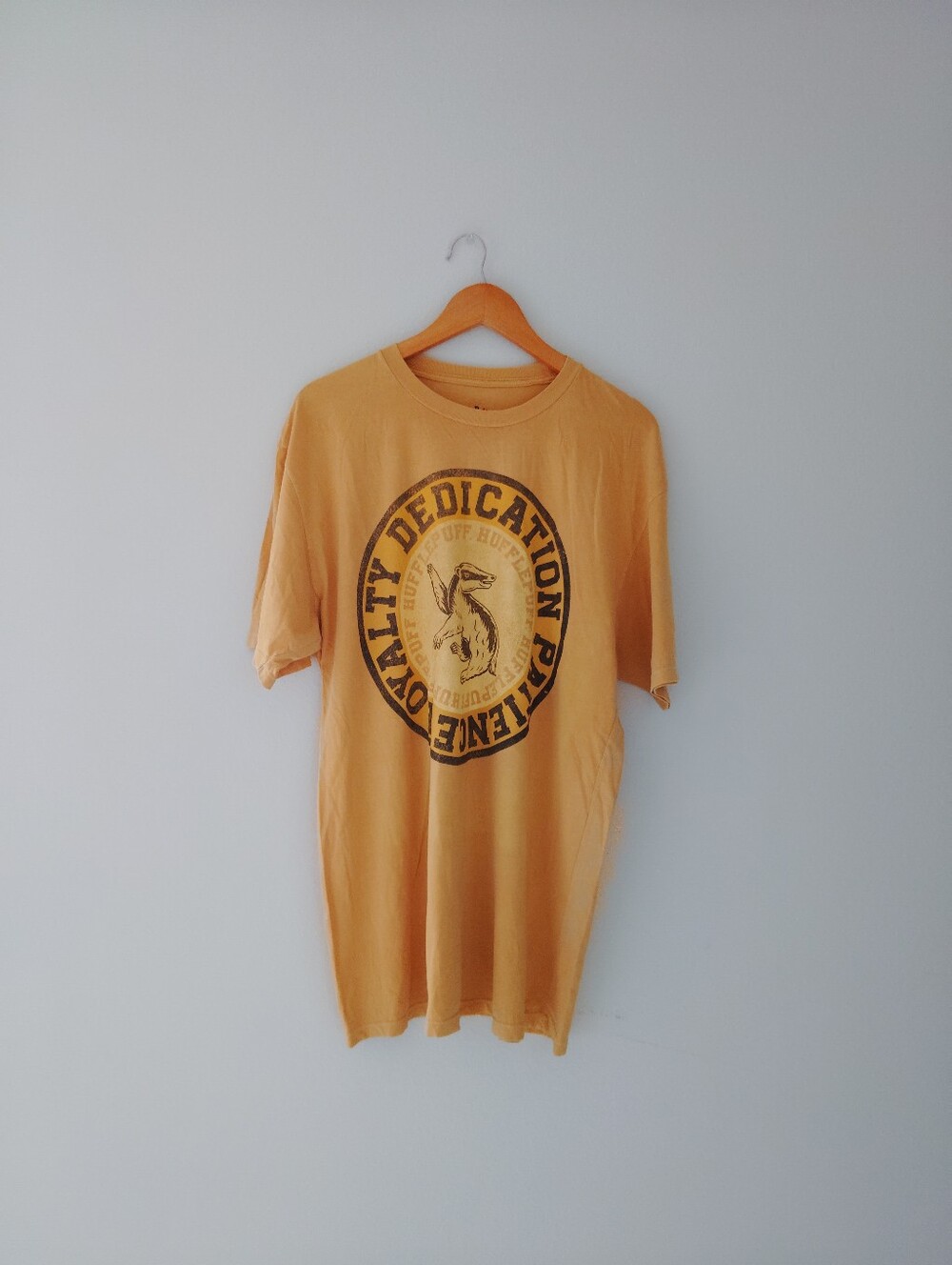 Harry Potter Hufflepuff Graphic T-Shirt - Picture 1 of 5